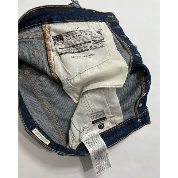 Levi's 501 Original Shorts in Silver Lake Medium Wash - Picture 6 of 6